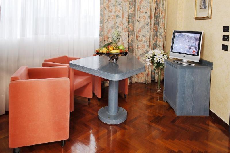 Park Hotel Ripaverde 보르고산로렌조 외부 사진